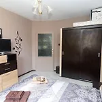Neli\'S Cozy Central Apartment