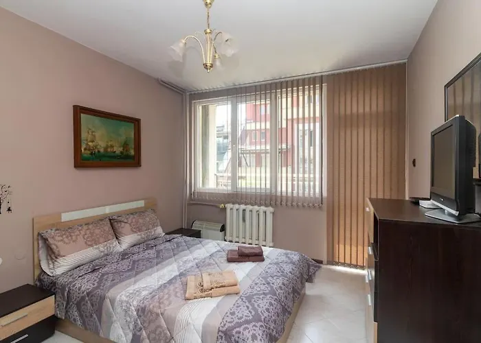 Neli\'S Cozy Central Apartment